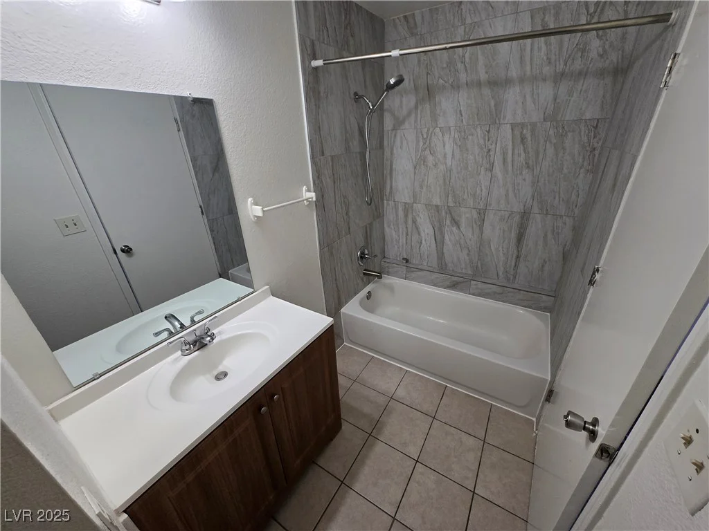 4300 Lamont, Las Vegas, NV 89115