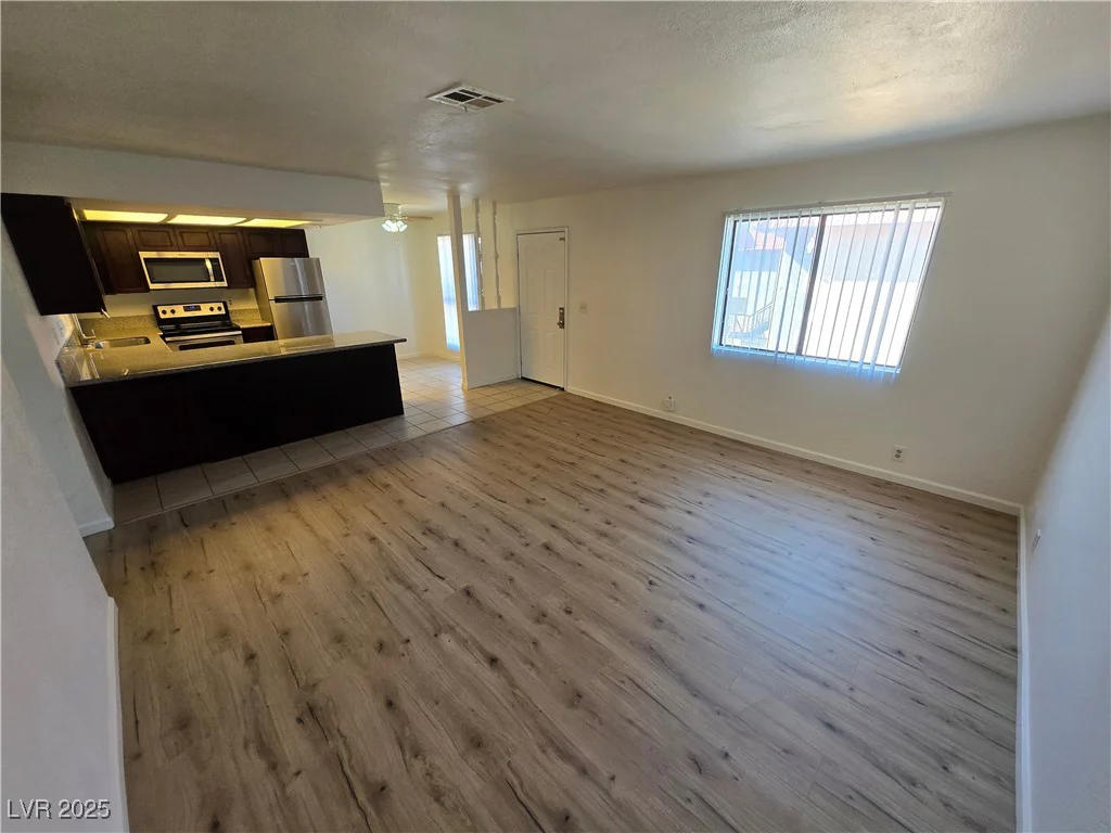 4300 Lamont, Las Vegas, NV 89115