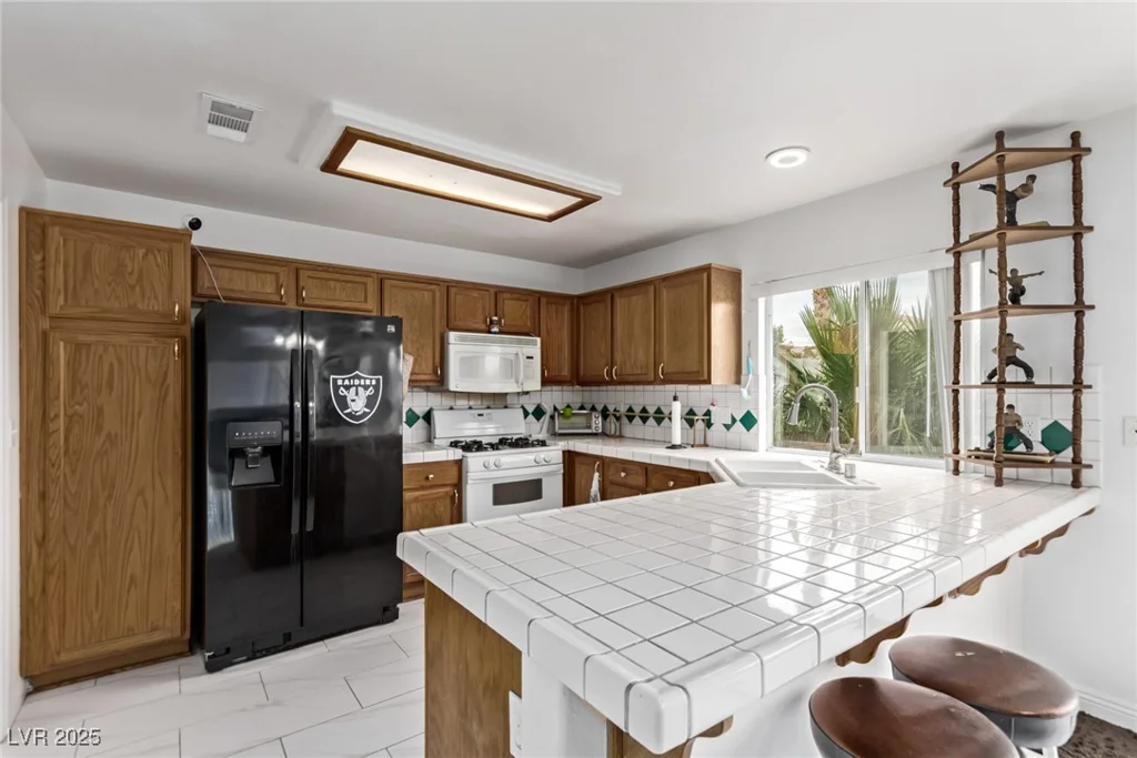 7954 Kentshire, Las Vegas, NV 89117