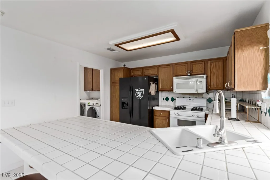7954 Kentshire, Las Vegas, NV 89117