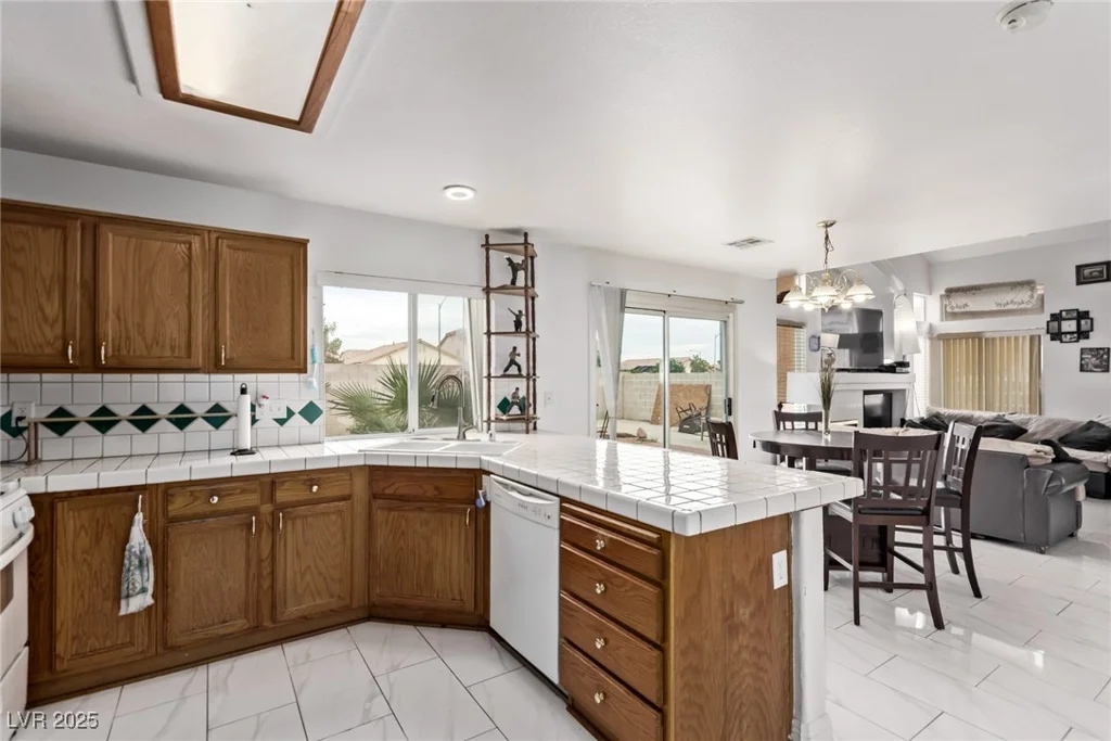 7954 Kentshire, Las Vegas, NV 89117