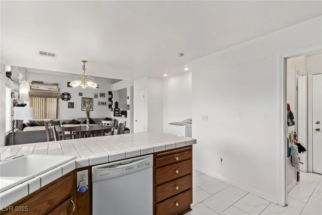 7954 Kentshire, Las Vegas, NV 89117