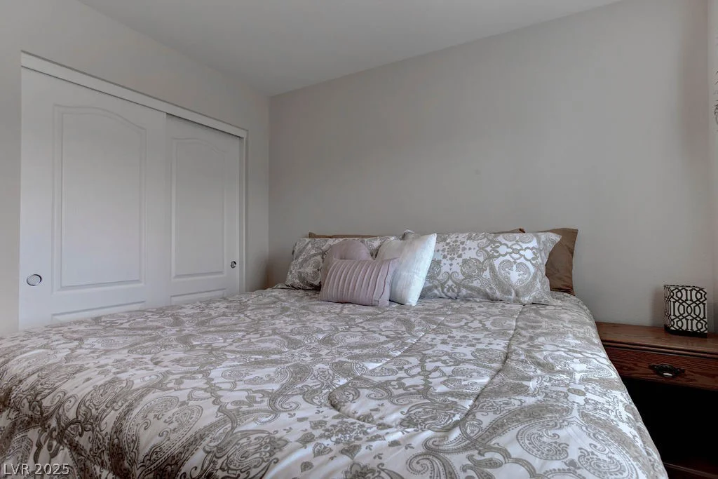 6881 Quiet Peeps, North Las Vegas, NV 89084