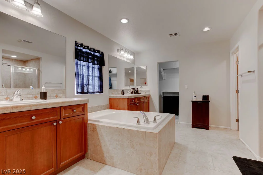 6881 Quiet Peeps, North Las Vegas, NV 89084