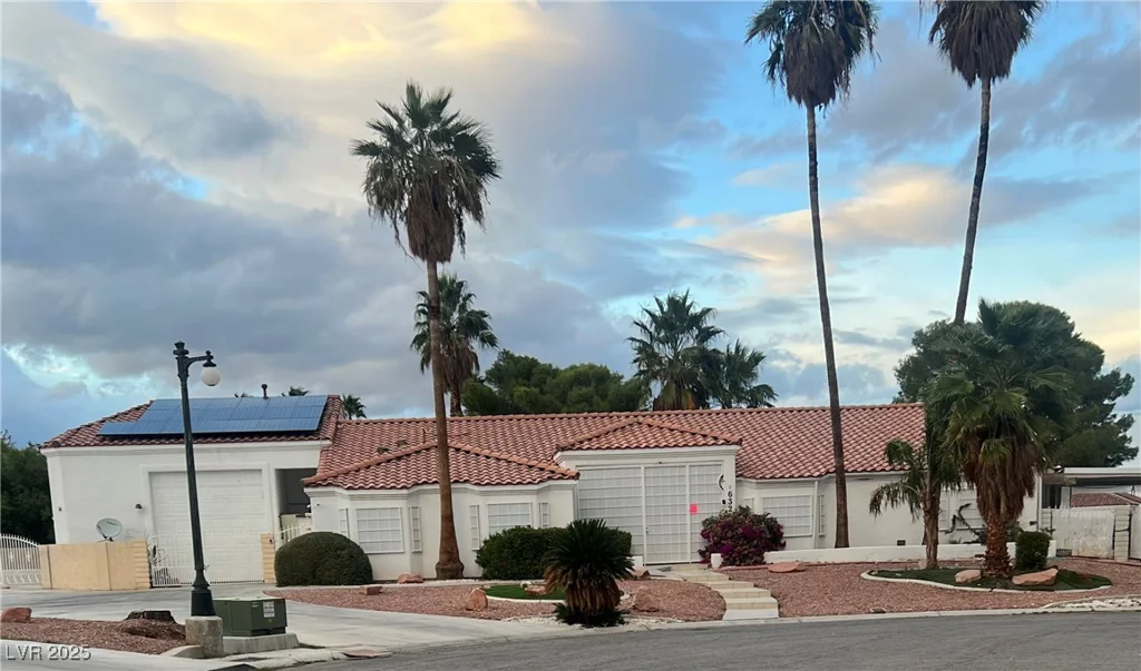 6325 Woodstock, Las Vegas, NV 89118