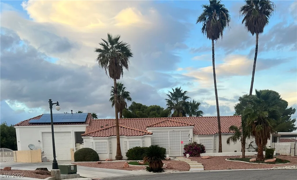 6325 Woodstock, Las Vegas, NV 89118