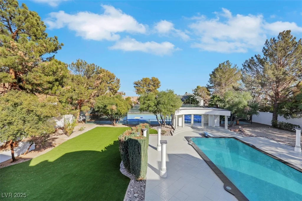 3860 Hildebrand, Las Vegas, NV 89121