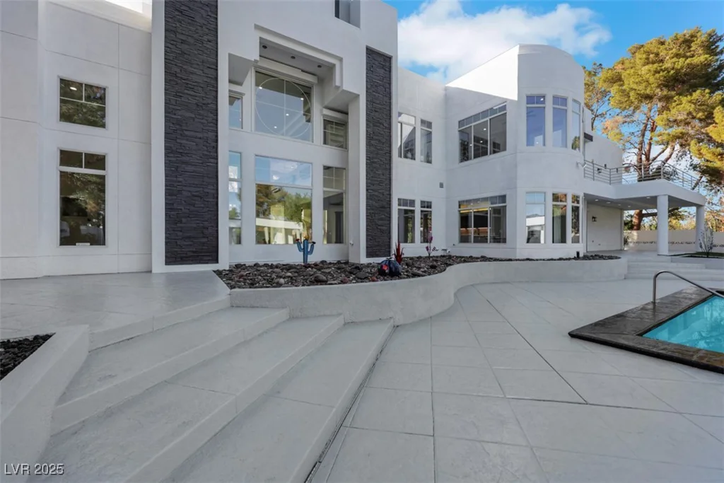 3860 Hildebrand, Las Vegas, NV 89121