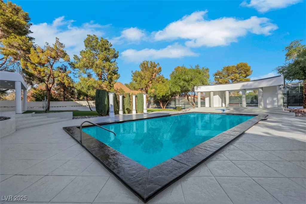 3860 Hildebrand, Las Vegas, NV 89121