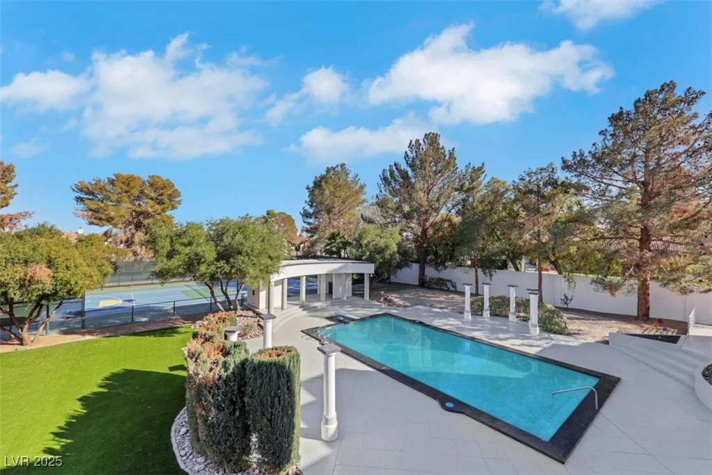 3860 Hildebrand, Las Vegas, NV 89121