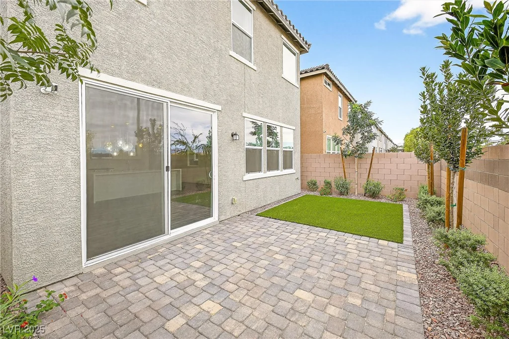 6930 Dandelion Park, Las Vegas, NV 89113