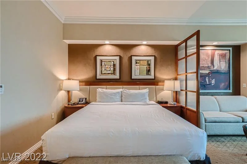145 Harmon, Las Vegas, NV 89109