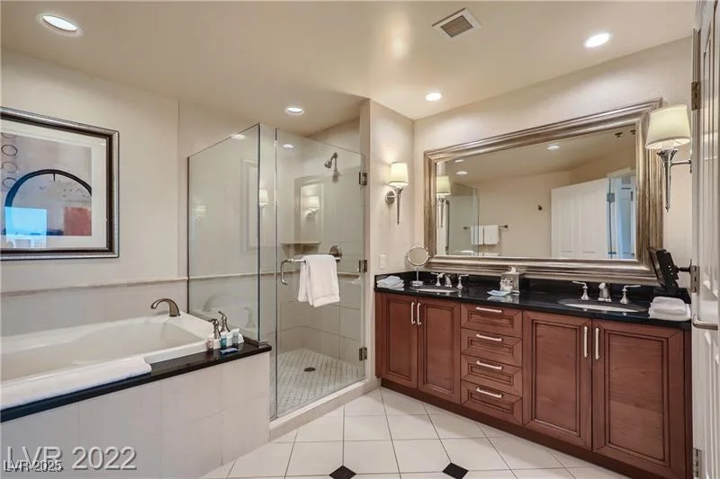 145 Harmon, Las Vegas, NV 89109