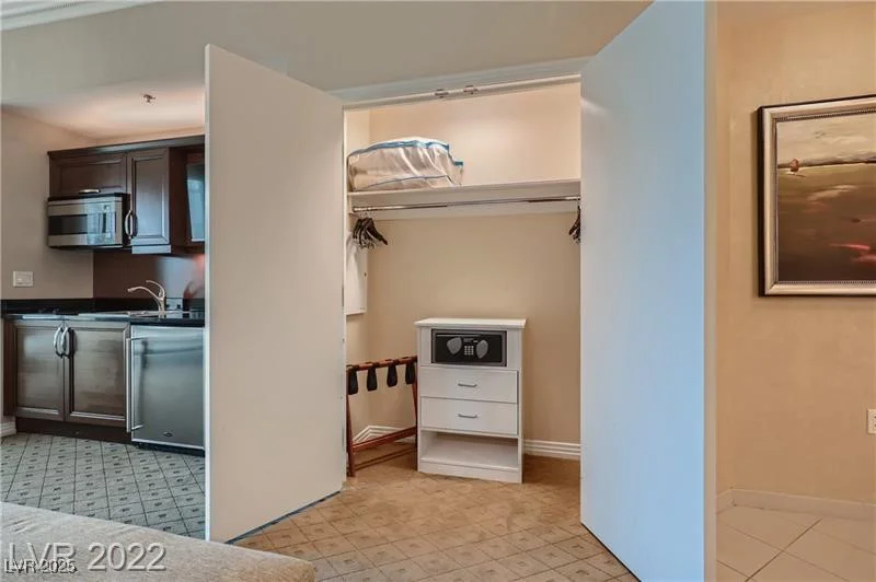 145 Harmon, Las Vegas, NV 89109