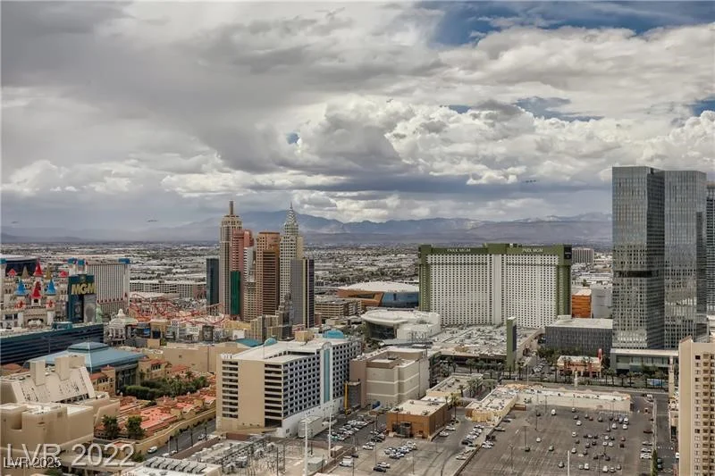 145 Harmon, Las Vegas, NV 89109