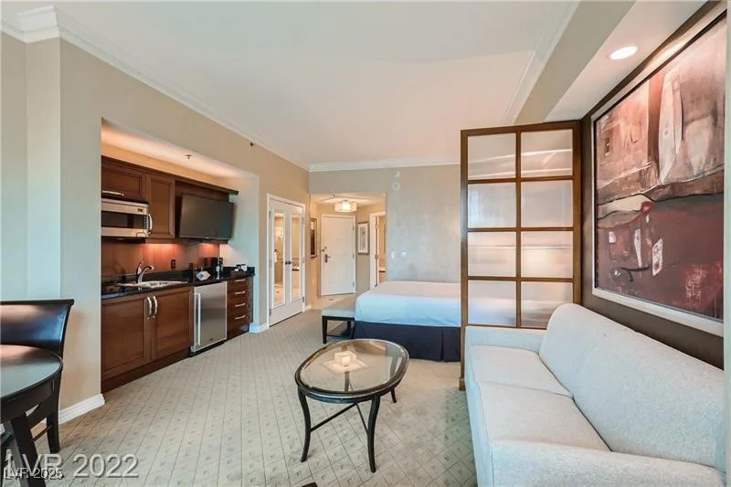 145 Harmon, Las Vegas, NV 89109