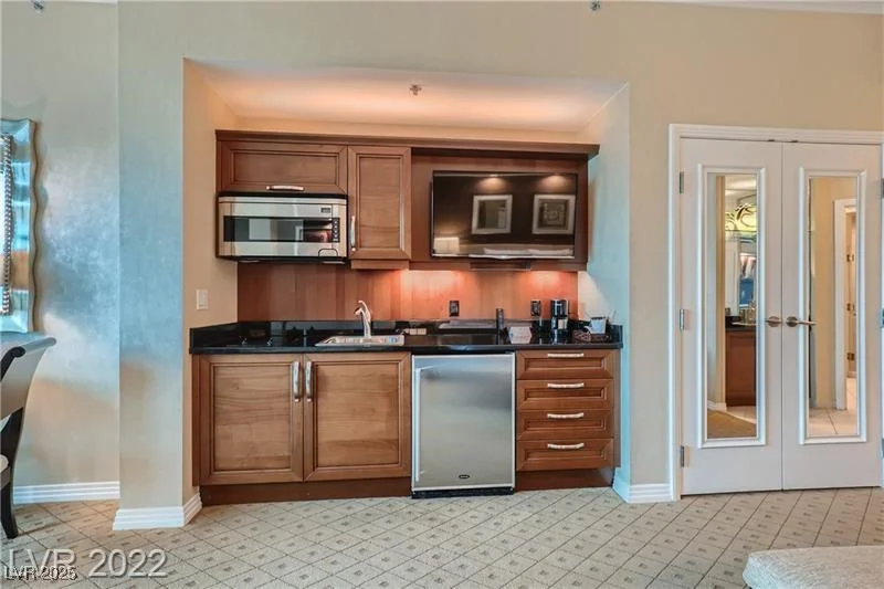145 Harmon, Las Vegas, NV 89109