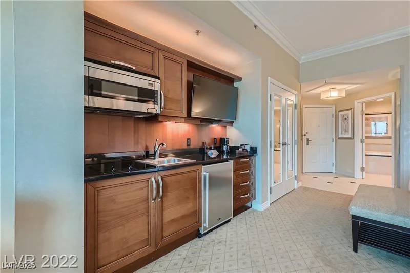 145 Harmon, Las Vegas, NV 89109
