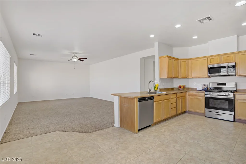 6933 Diver, North Las Vegas, NV 89084