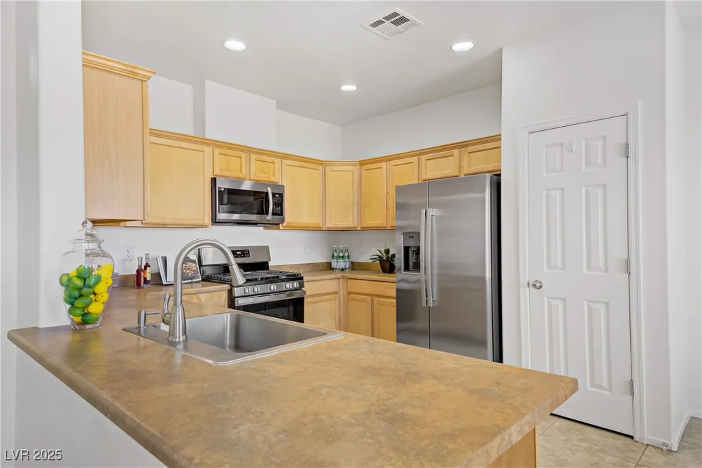6933 Diver, North Las Vegas, NV 89084