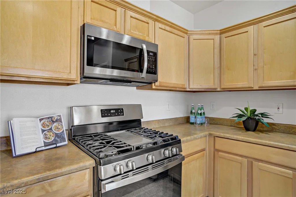 6933 Diver, North Las Vegas, NV 89084