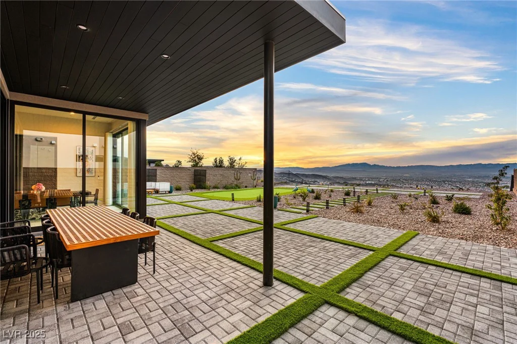 569 Overlook Rim, Henderson, NV 89012