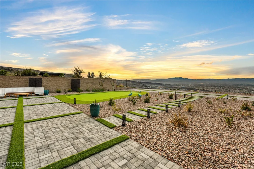 569 Overlook Rim, Henderson, NV 89012
