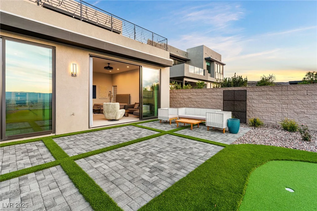 569 Overlook Rim, Henderson, NV 89012