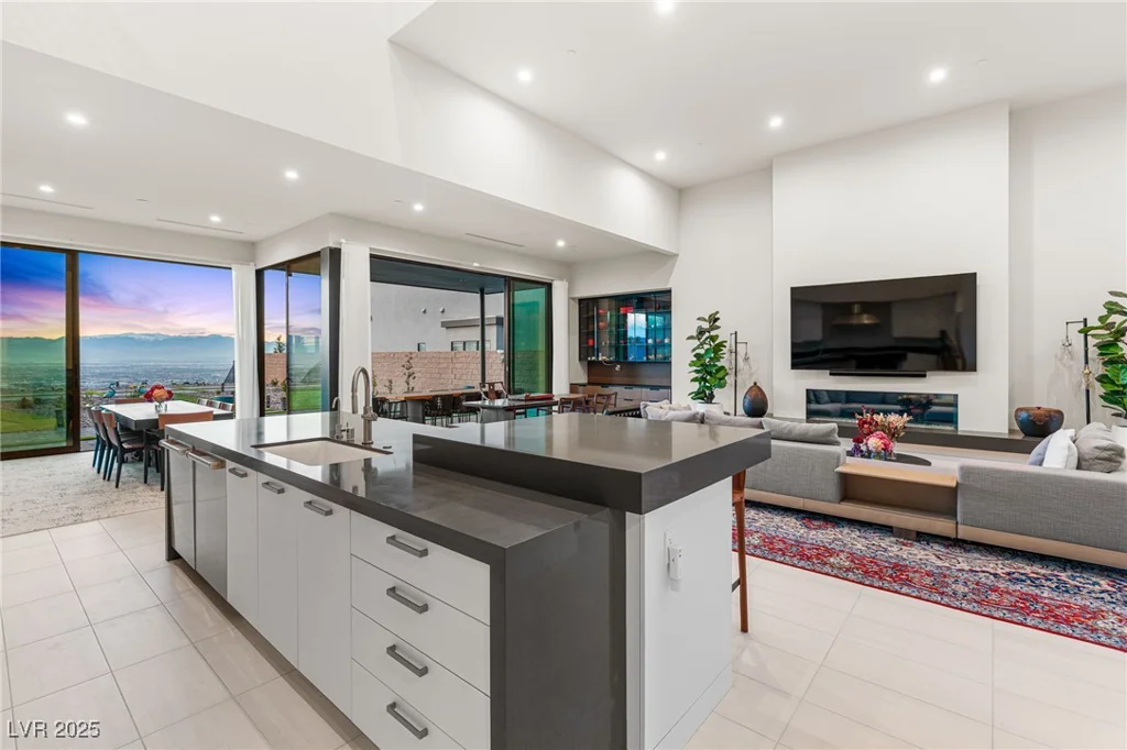 569 Overlook Rim, Henderson, NV 89012