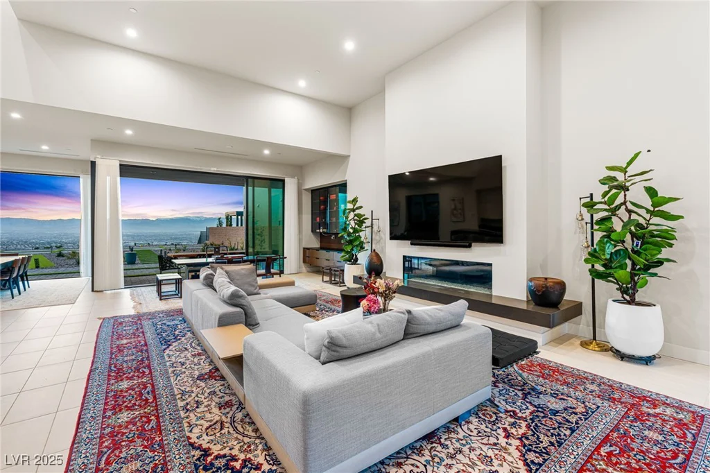 569 Overlook Rim, Henderson, NV 89012