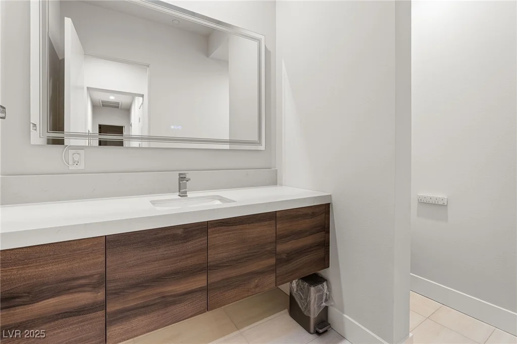 569 Overlook Rim, Henderson, NV 89012