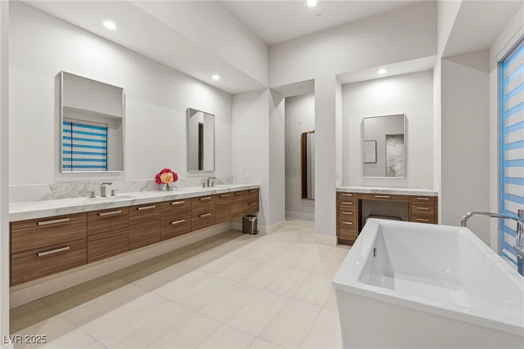 569 Overlook Rim, Henderson, NV 89012