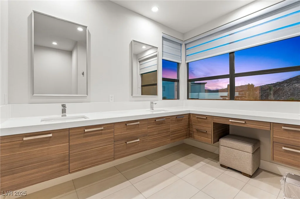 569 Overlook Rim, Henderson, NV 89012