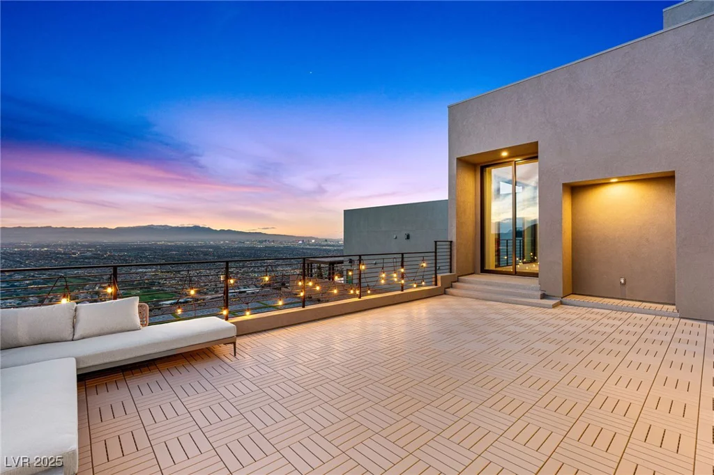 569 Overlook Rim, Henderson, NV 89012