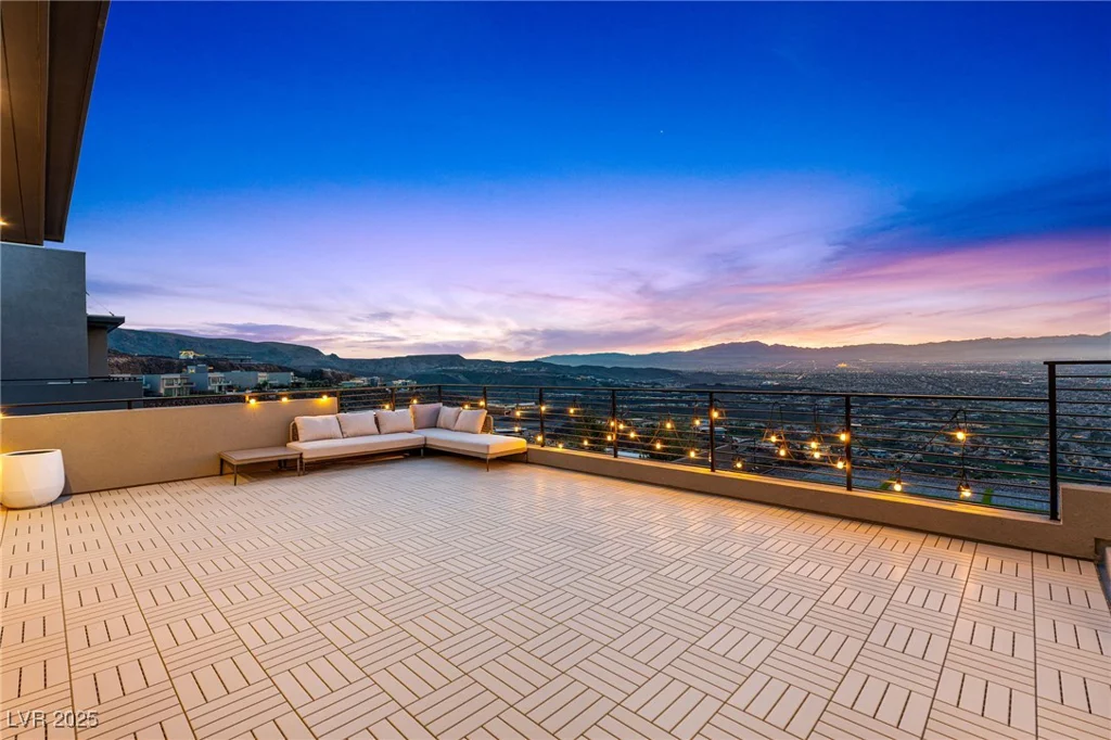 569 Overlook Rim, Henderson, NV 89012