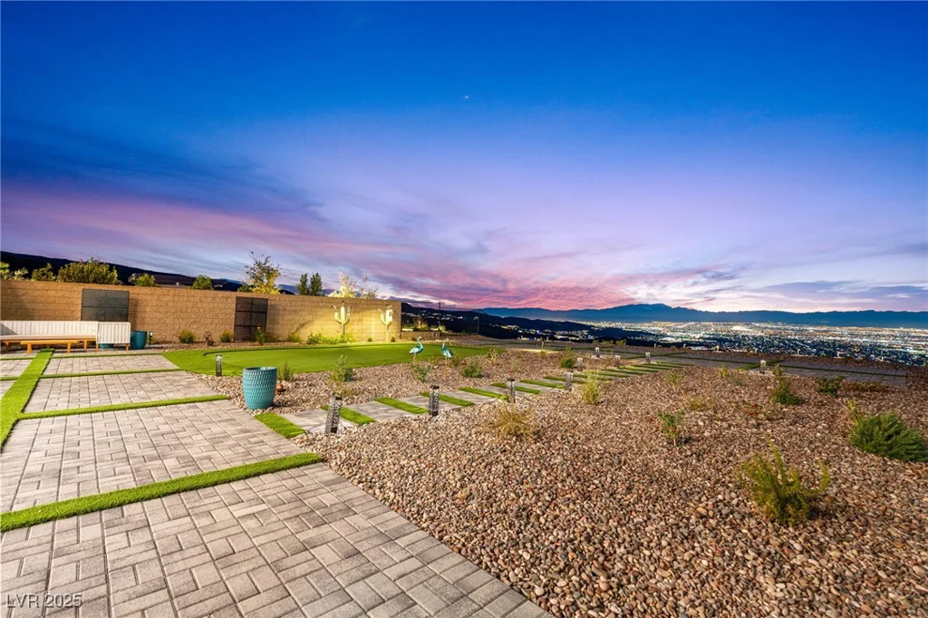 569 Overlook Rim, Henderson, NV 89012