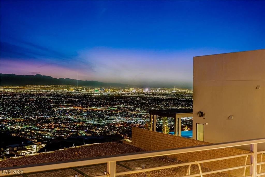 569 Overlook Rim, Henderson, NV 89012