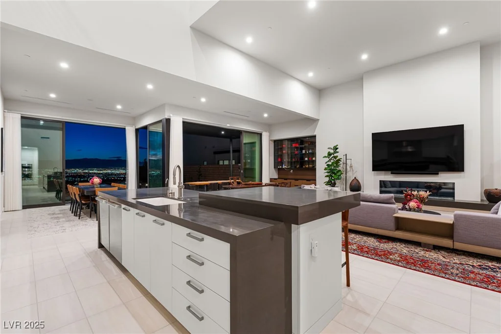 569 Overlook Rim, Henderson, NV 89012