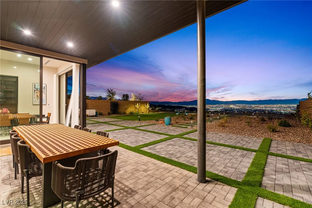569 Overlook Rim, Henderson, NV 89012