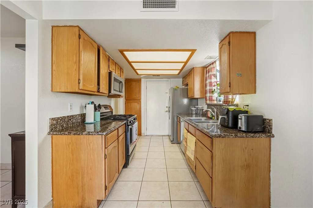 6656 Joe Michael, Las Vegas, NV 89108
