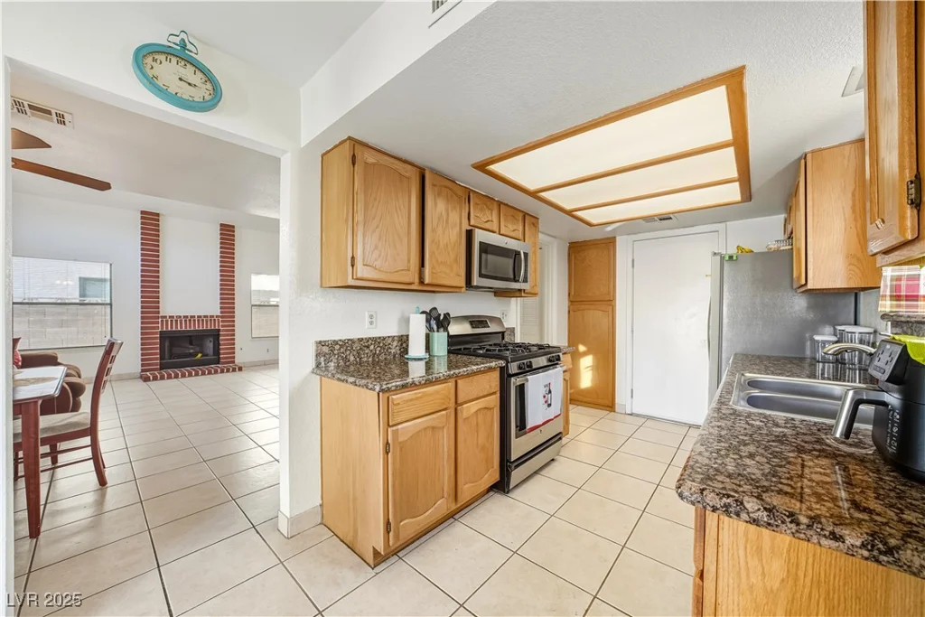 6656 Joe Michael, Las Vegas, NV 89108