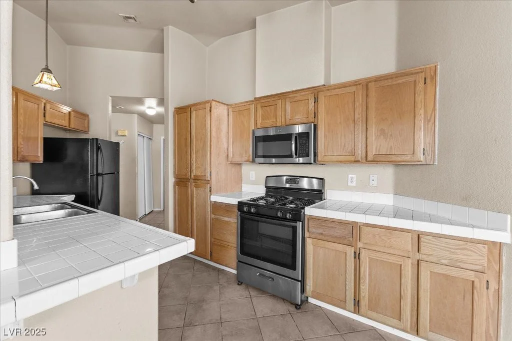 5223 Portland, North Las Vegas, NV 89031