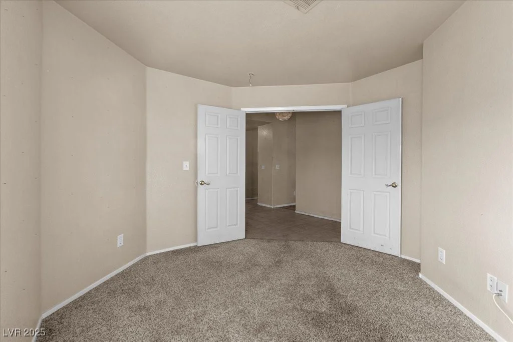 5223 Portland, North Las Vegas, NV 89031