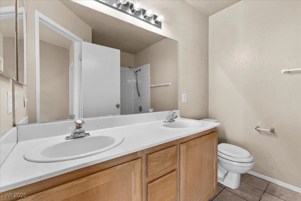 5223 Portland, North Las Vegas, NV 89031