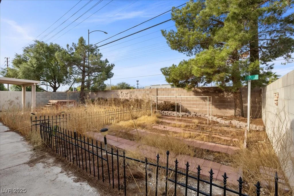 5223 Portland, North Las Vegas, NV 89031