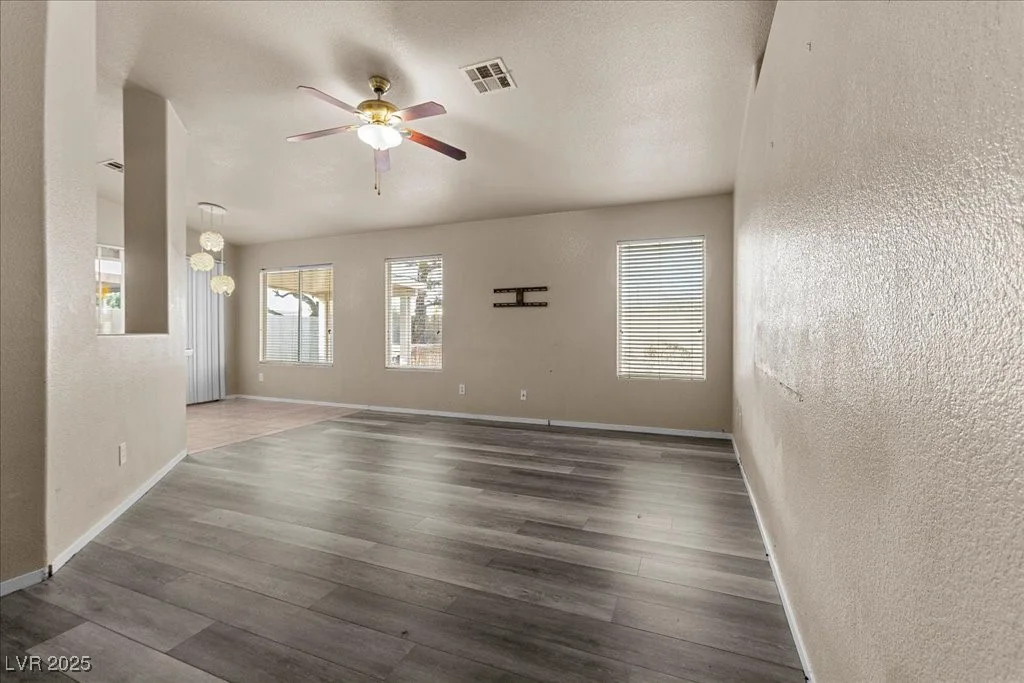 5223 Portland, North Las Vegas, NV 89031