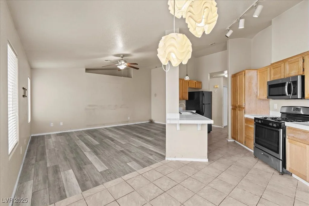 5223 Portland, North Las Vegas, NV 89031