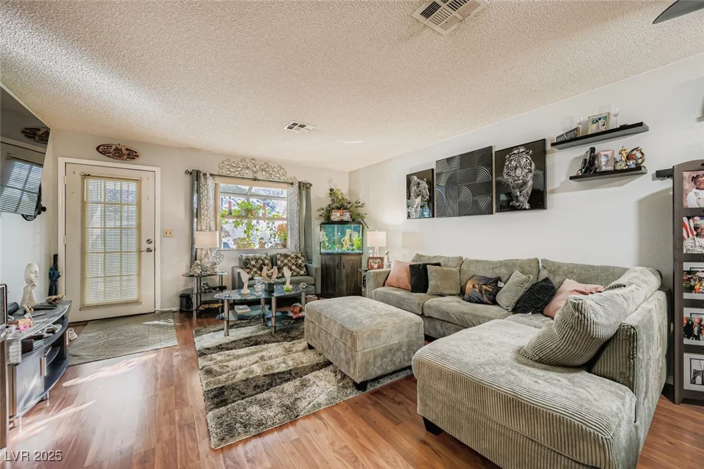 2132 Bavington, Las Vegas, NV 89108