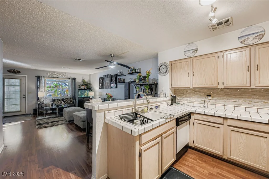 2132 Bavington, Las Vegas, NV 89108
