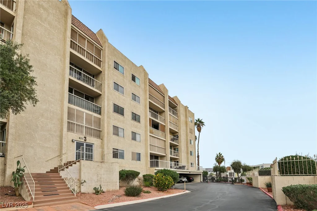 750 Royal Crest, Las Vegas, NV 89169